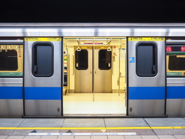 Prévenir les incidents liés à la fermeture des portes de métro